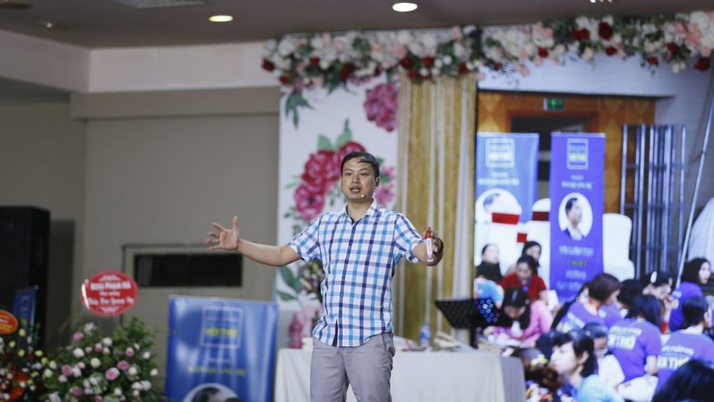 Thầy Hán Quang Dự Chia Sẻ Về Cách bán hàng obline tại nhà